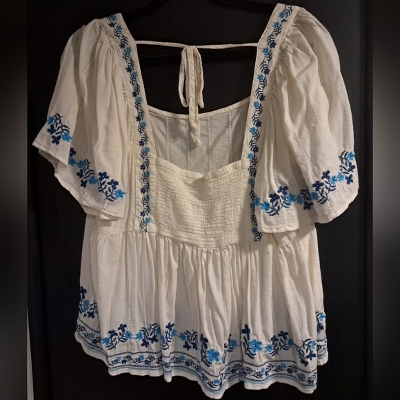 Mamma Mia! Old Navy Embroidered White and Blue Women's Top - Picture 2 of 3